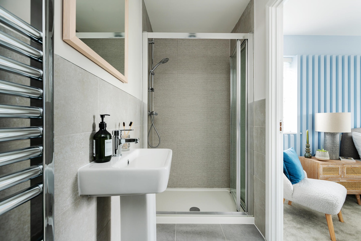 En suite with toilet radiator