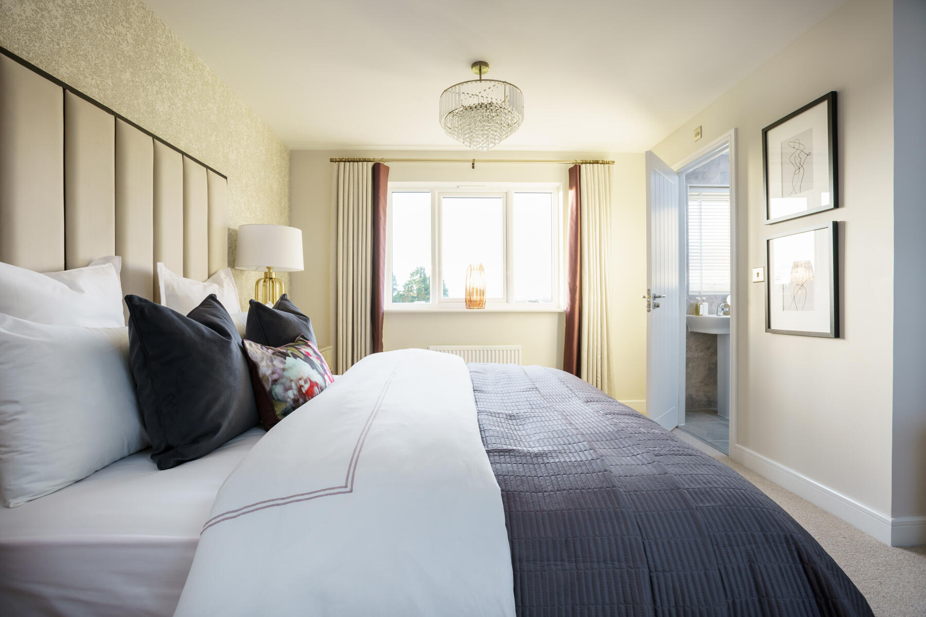 Bedroom with king size bed