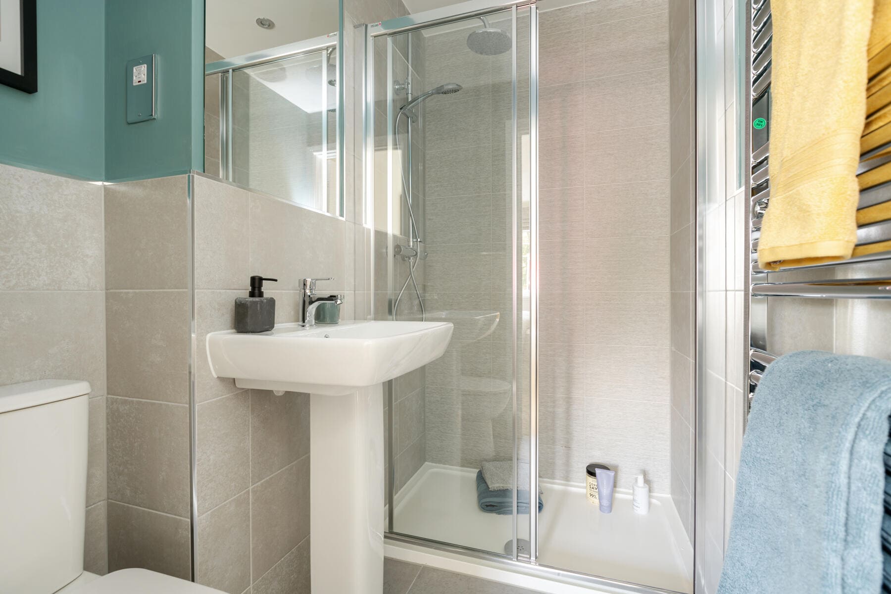 Double shower in en suite