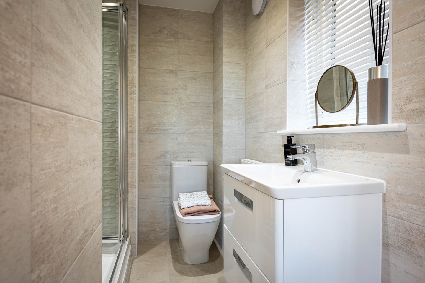 master bedroom ensuite