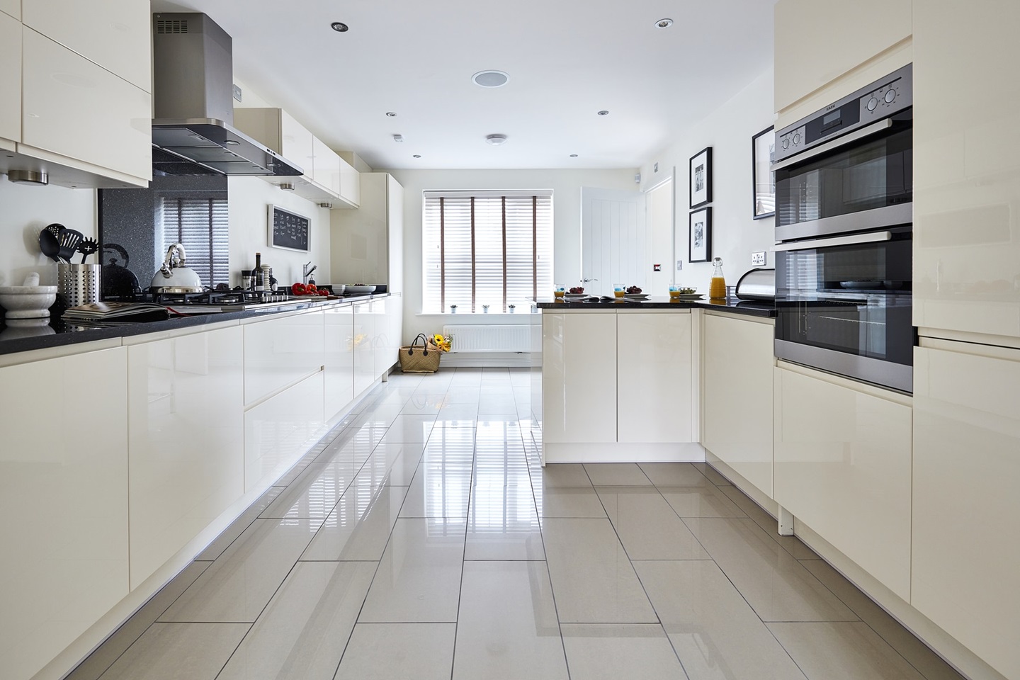 tw-nw-applewood-green-kelsall_PA49_The Thorndford_kitchen