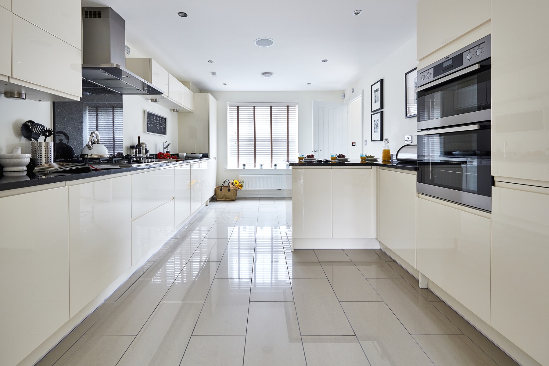 tw-nw-applewood-green-kelsall_PA49_The Thorndford_kitchen