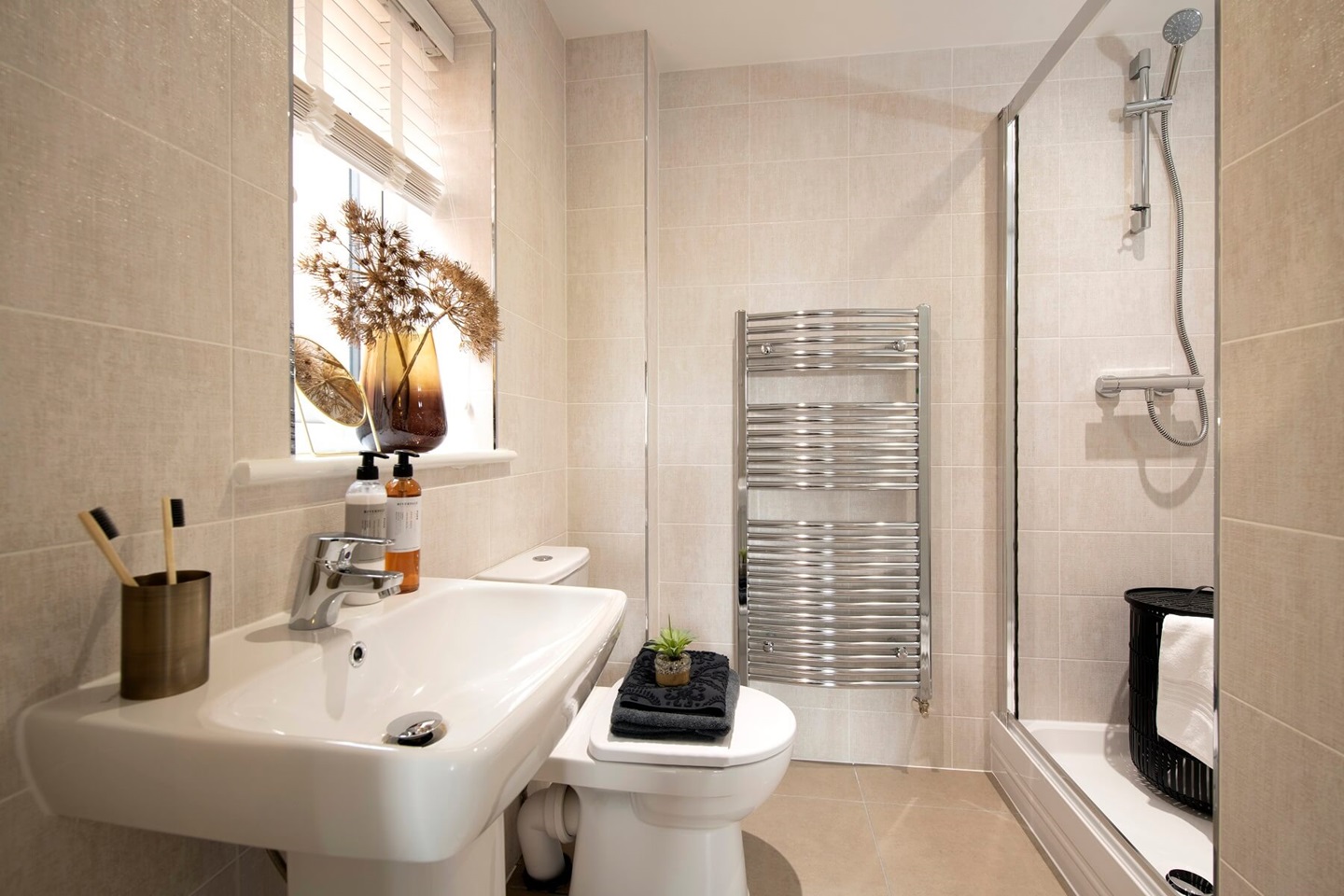 The Eynsham en suite shower room