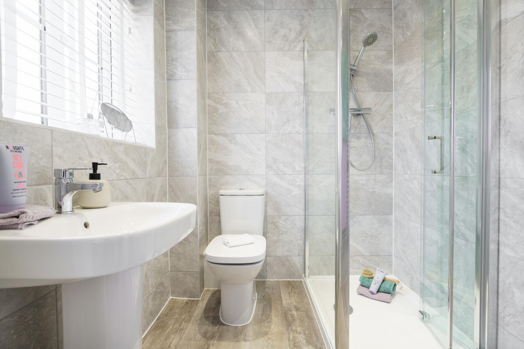 The Flatford en suite shower room