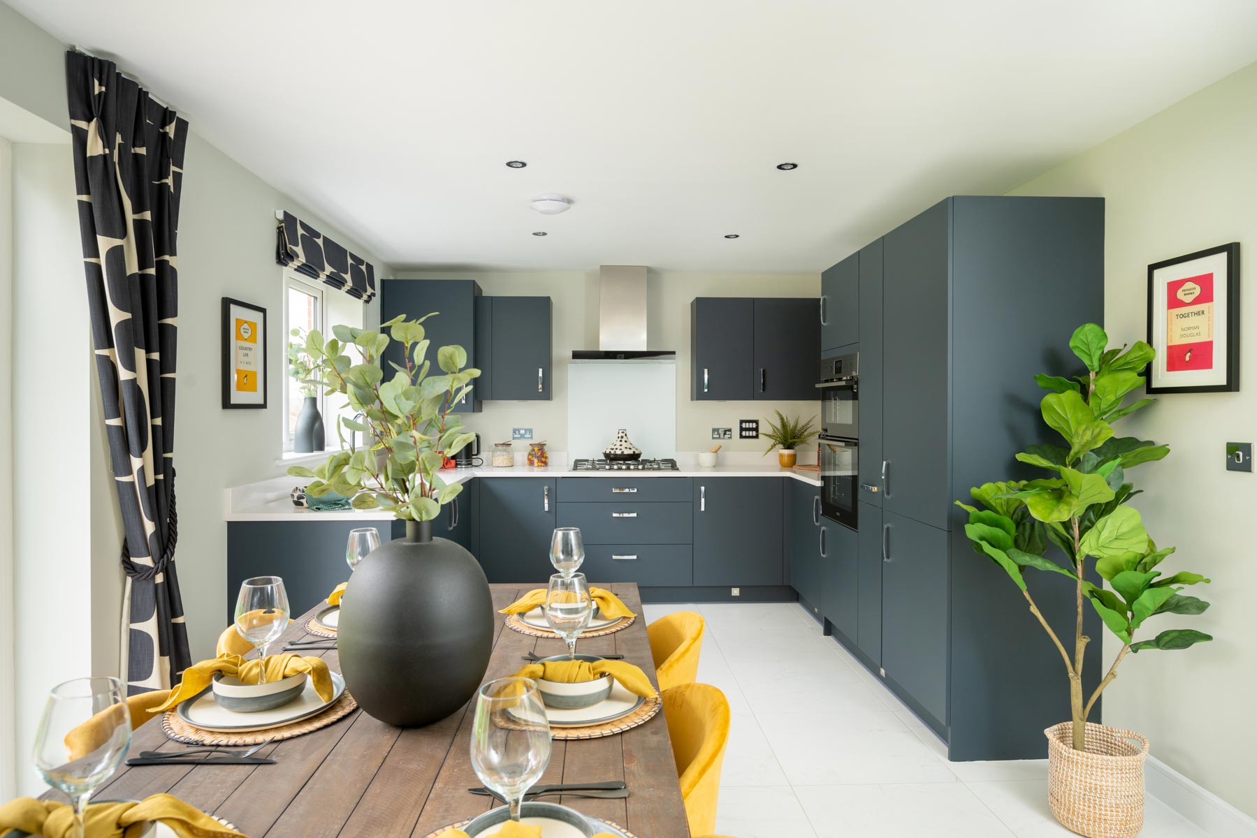 The Kingham kitchen/dining area