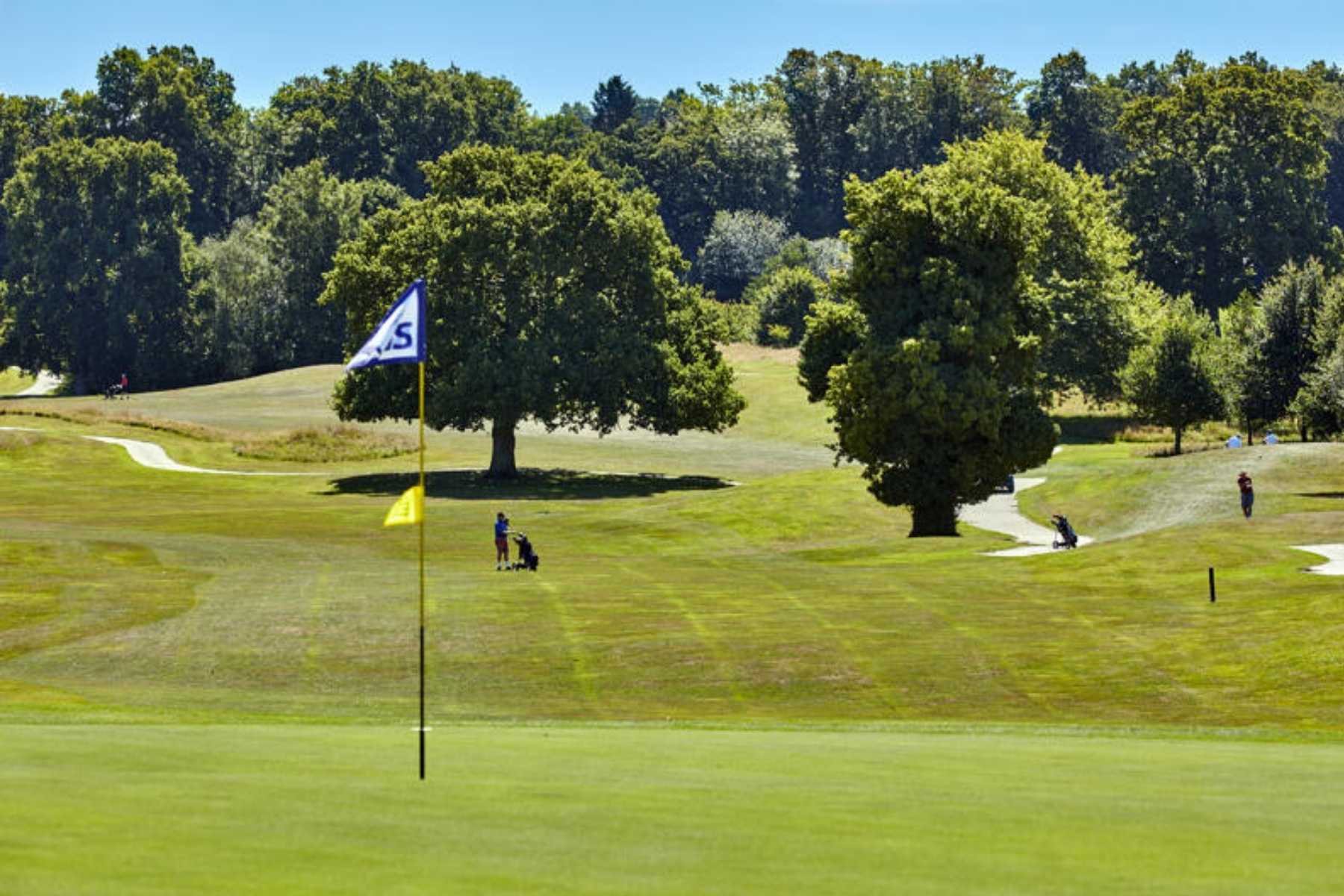 There's a range of local outdoor pursuits including golf