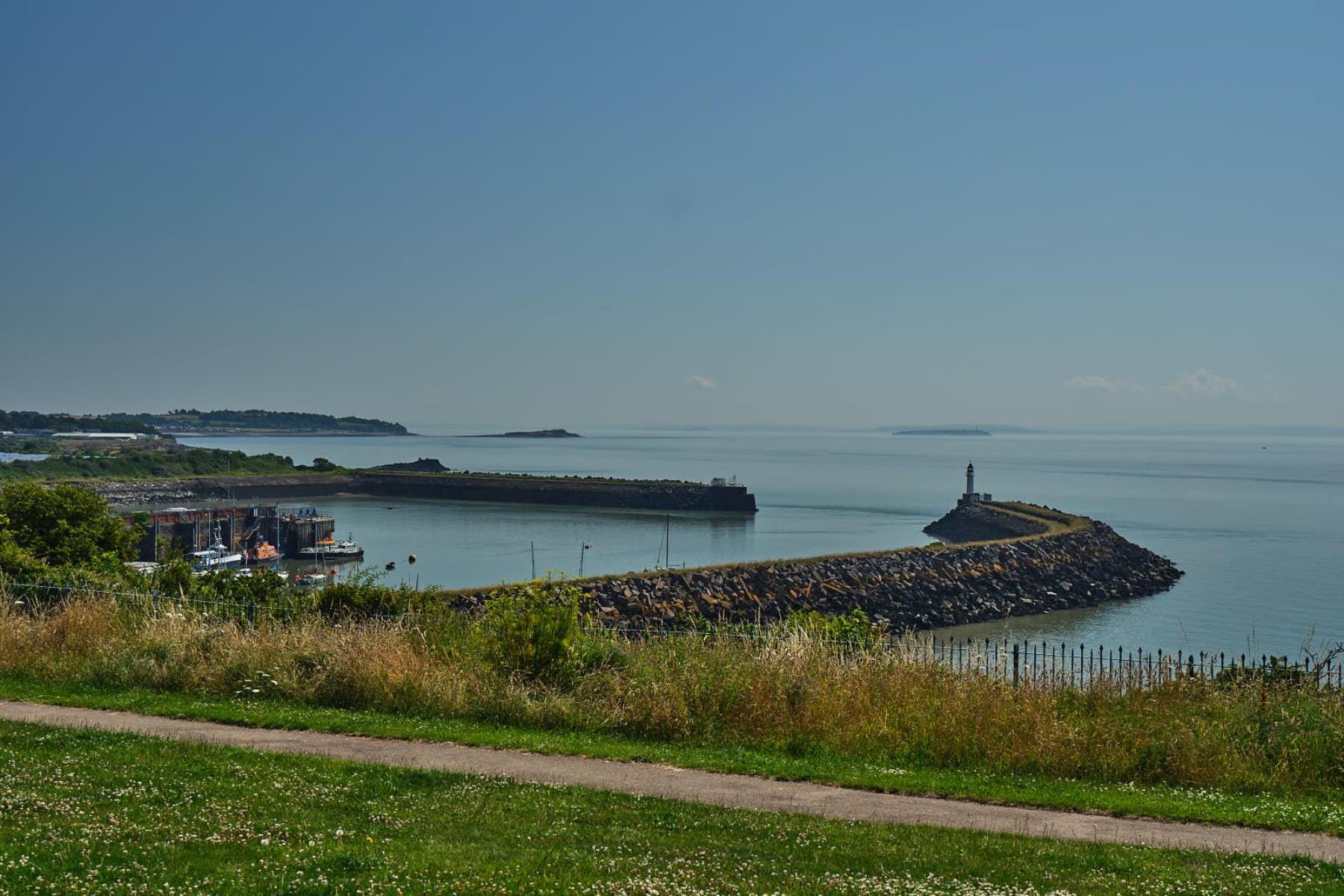 Breakwater lighthouse, Barry Docks & Barry Yacht Club