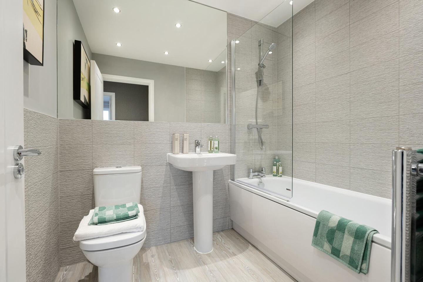 TW EL_Aspyre_2 Bed Apartment_Bathroom_1800x1200