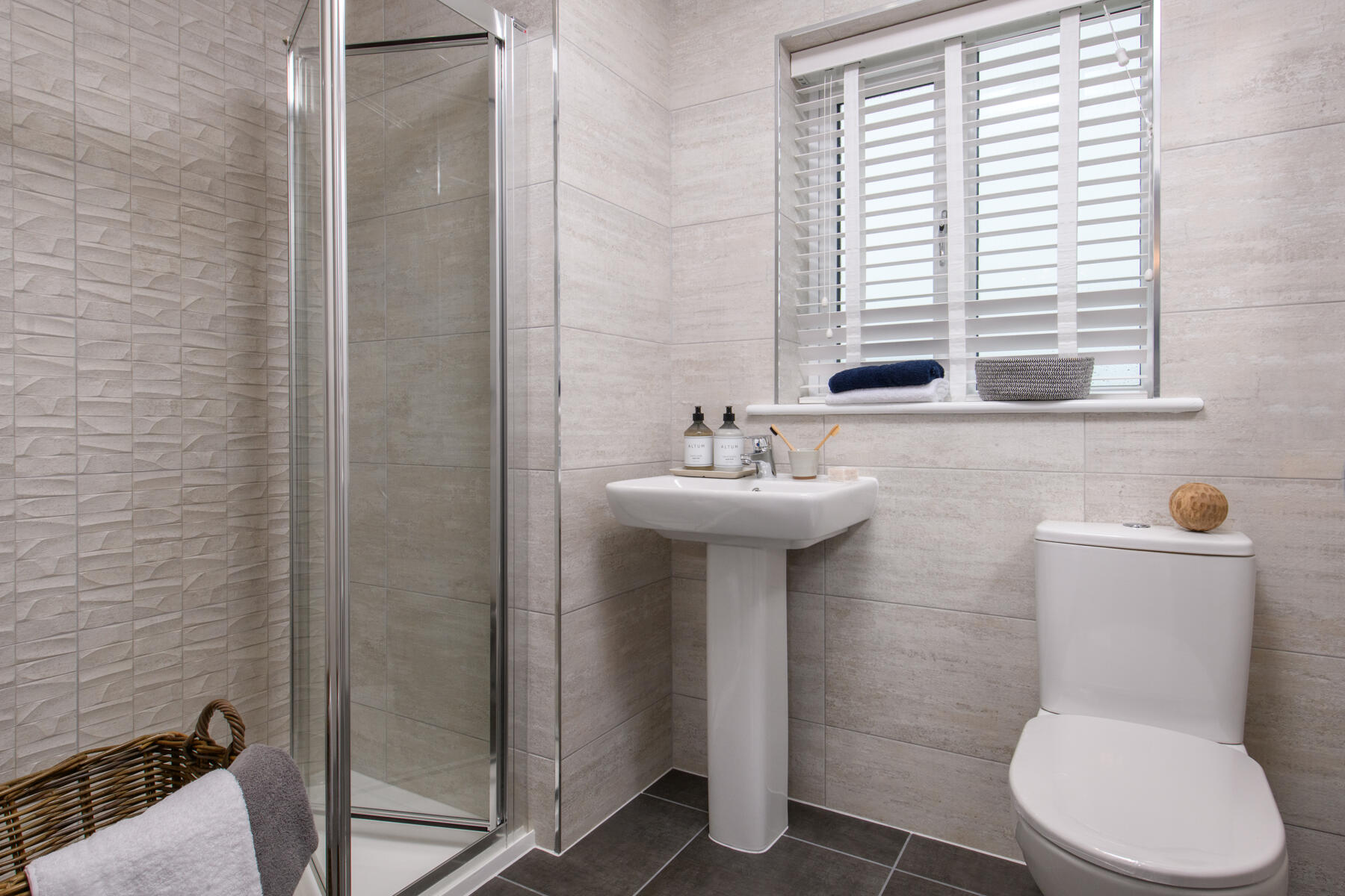 The Amersham en suite shower room