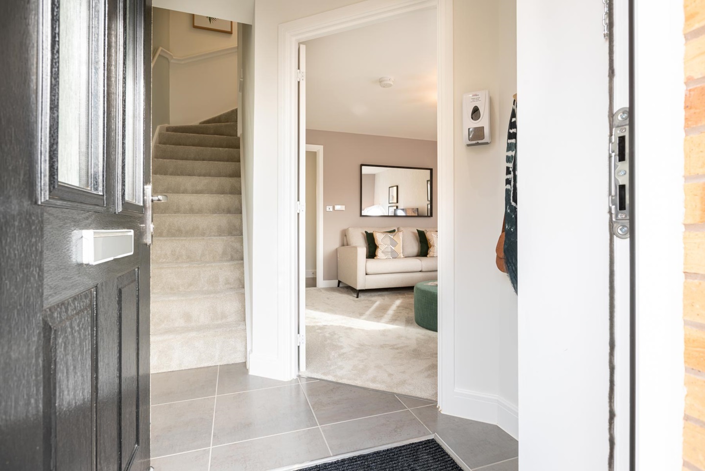 Hall through to lounge