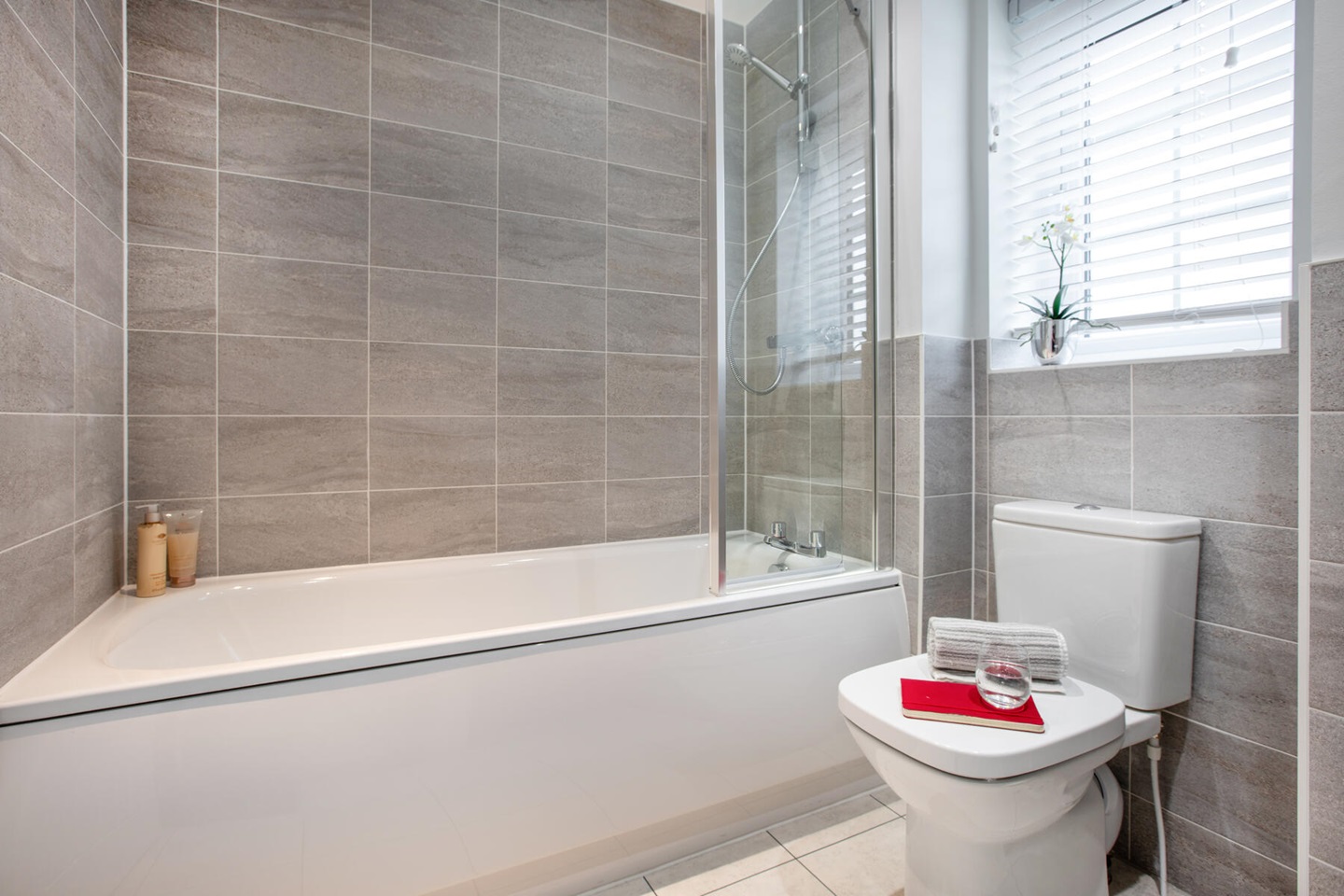 TW CL_Staunton Gate_PT43_Langdale_Bathroom_1800x1200