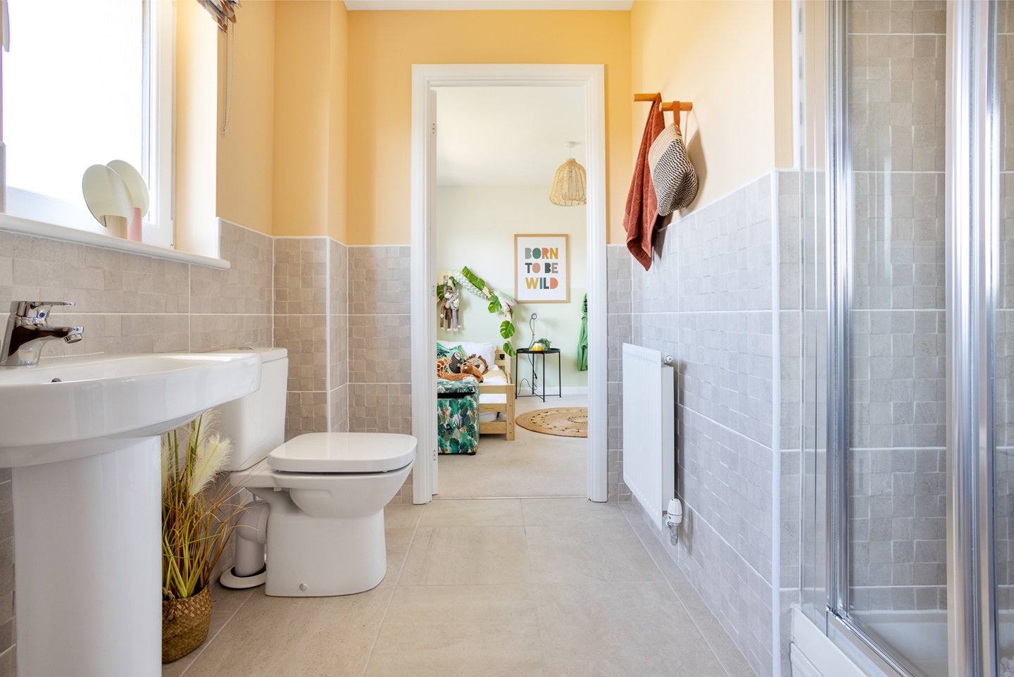 Jack & Jill en suite in the Hume home