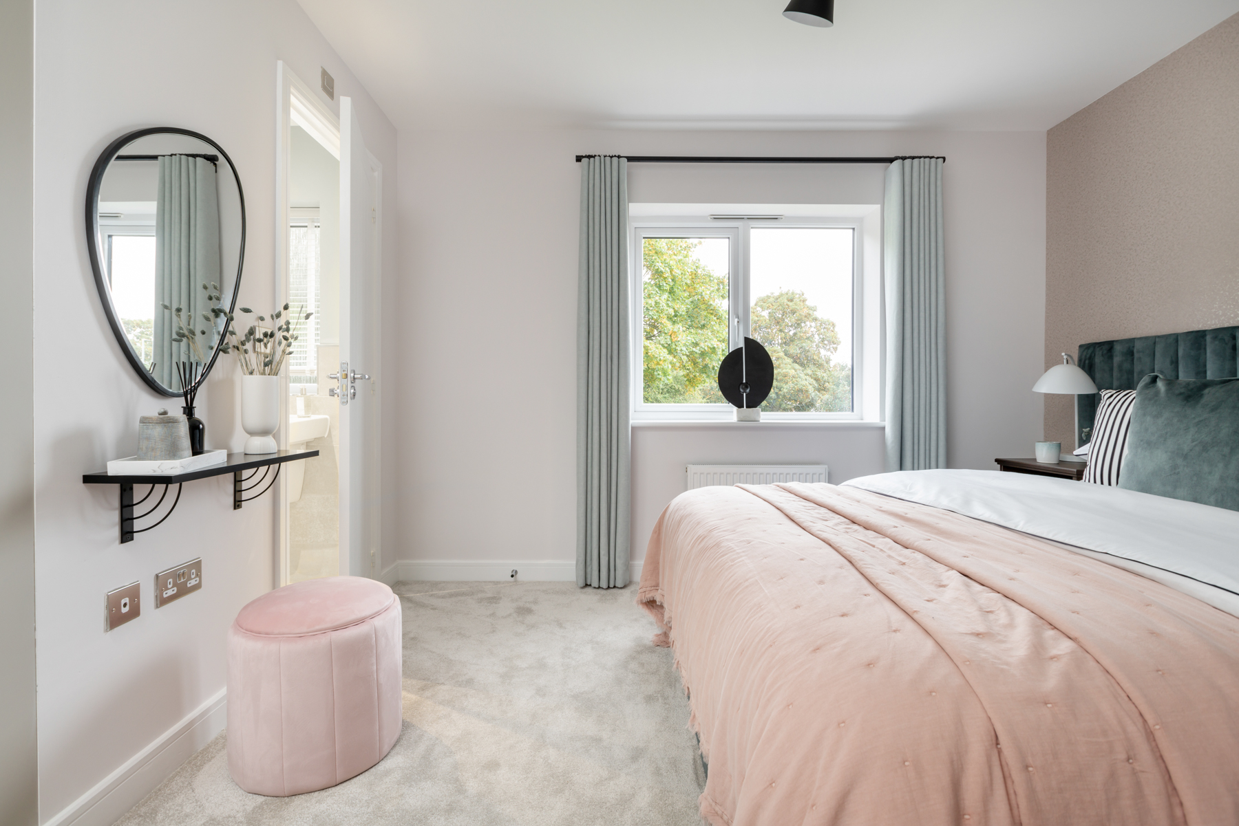 A handy en-suite shower room sits off the main bedroom