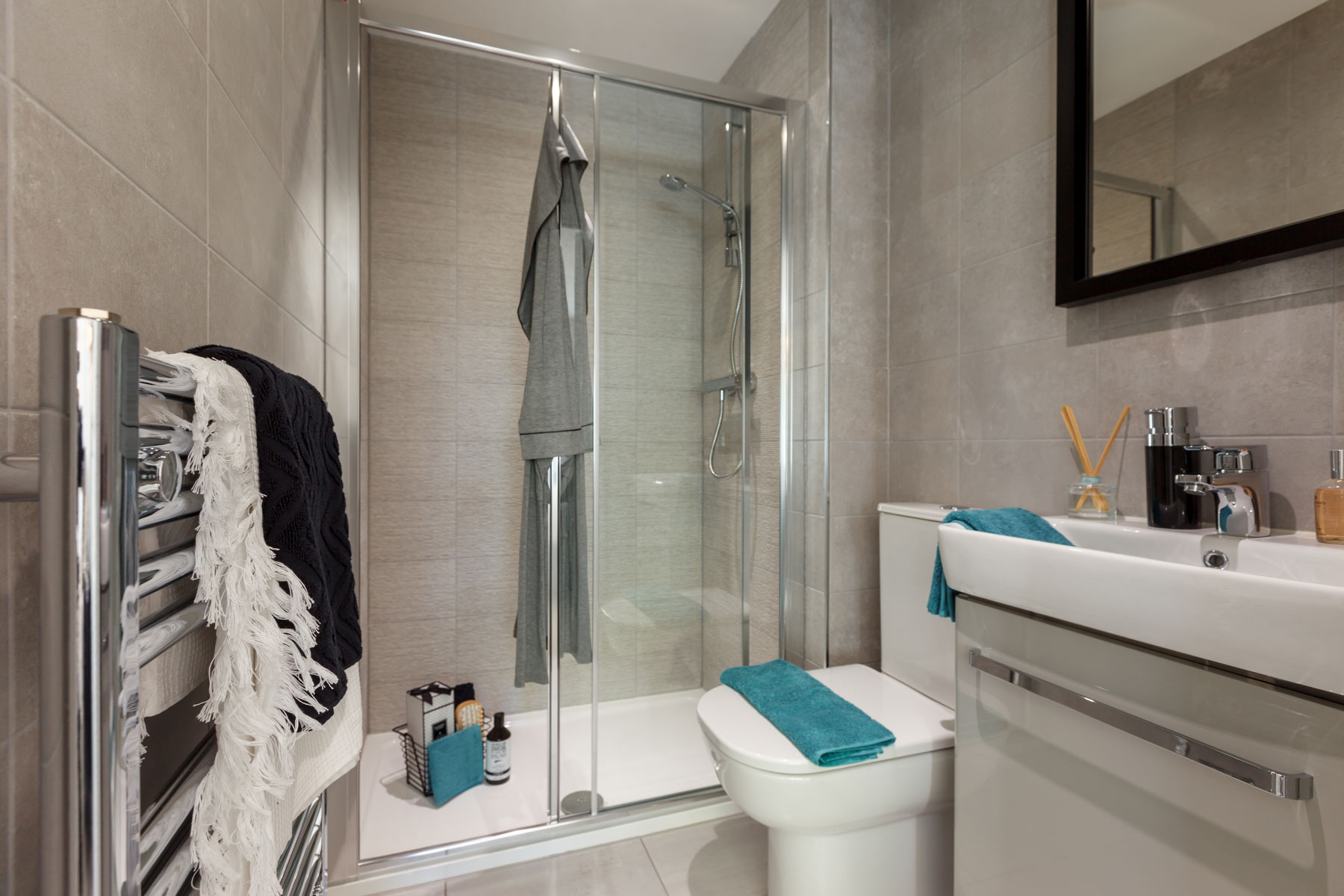 The en-suite features a double shower